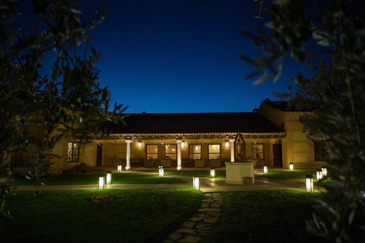 Posada Isabel De Castilla Мадригал де лас Атлас Торес Екстериор снимка