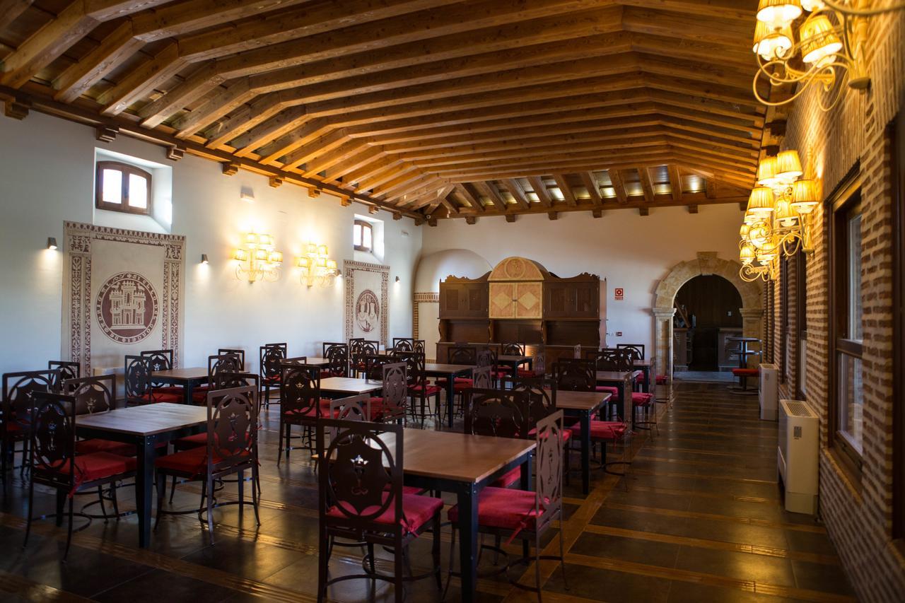 Posada Isabel De Castilla Мадригал де лас Атлас Торес Екстериор снимка